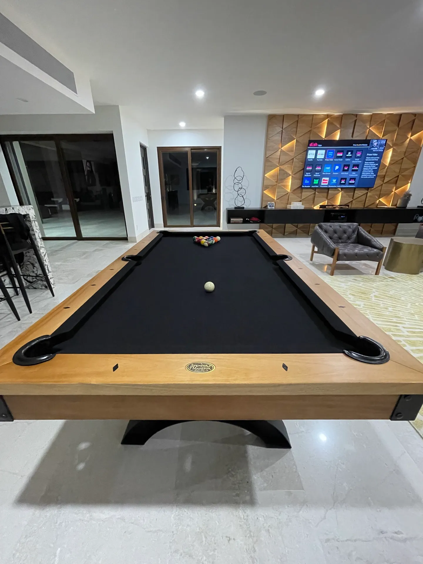 Compound - pooltable